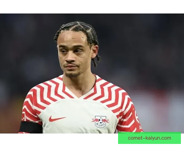 哈维·西蒙斯在巴萨青训时期的表现备受关注与期待